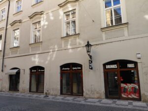 PRONÁJEM OBCHODNÍHO PROSTORU 86 m², STAROMĚSTSKÉ NÁMĚSTÍ 20, PRAHA 1 – foto 1