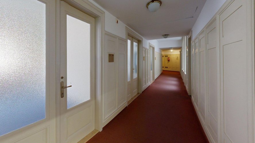 Adria-4p-917423-Hallway