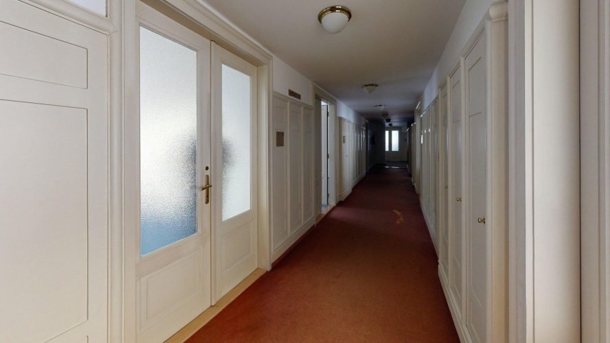 Adria-4p-919424-Hallway