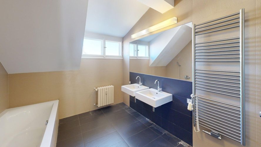 Byt-c-72-Narodni-41637-Platyz-Bathroom 1