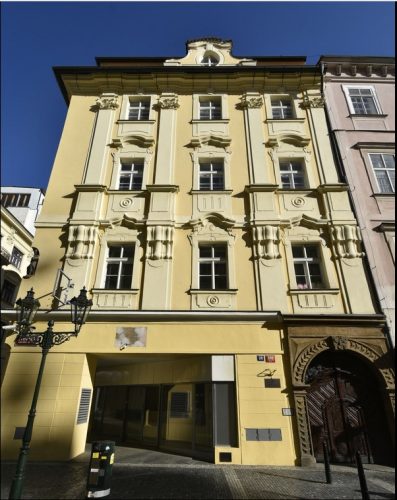 Rytíř - hlavní vchod