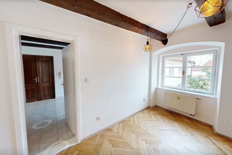 PRONÁJEM ATELIÉRU SE ZÁZEMÍM 35 m², MICHALSKÁ 439/13, PRAHA 1 – foto 1